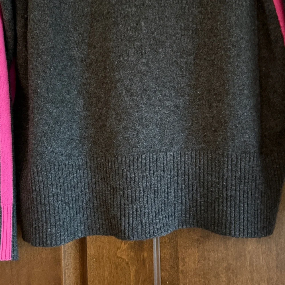 💗AQUA Cashmere dark grey sweater XS with pink/white striping on sides/arms